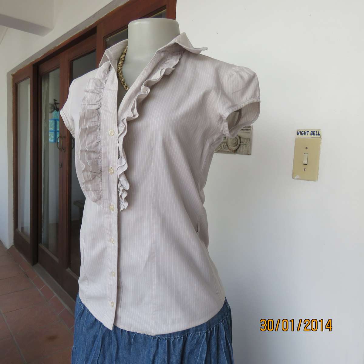 KELSO tailored cotton capped sleeve top. Ecru-white vertical striped.Size 33.With front frill.As new