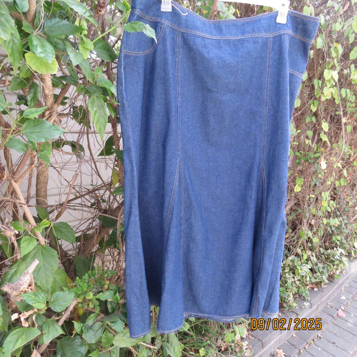 Blue denim gored jean paneled cotton skirt size 46.