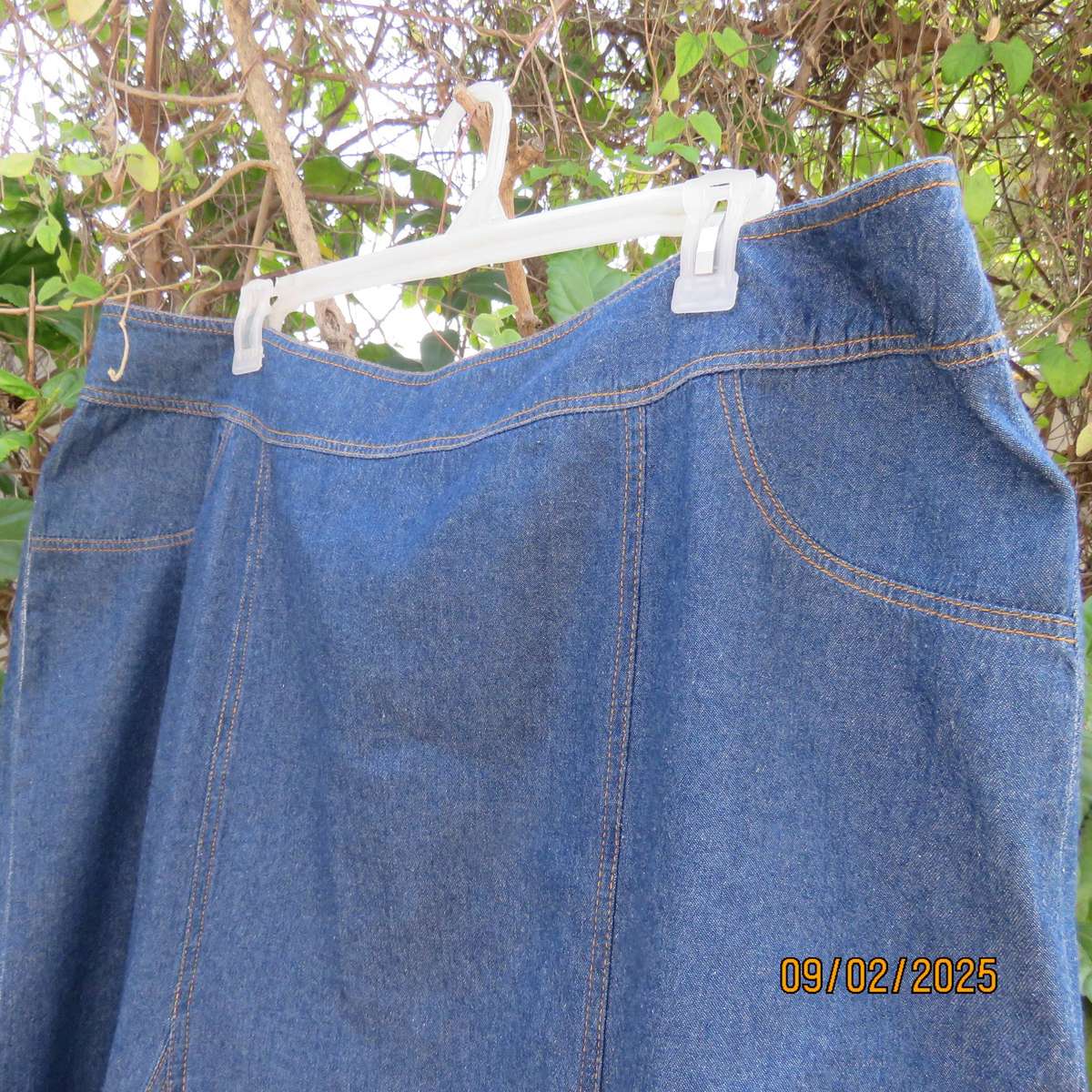 Blue denim gored jean paneled cotton skirt size 46.
