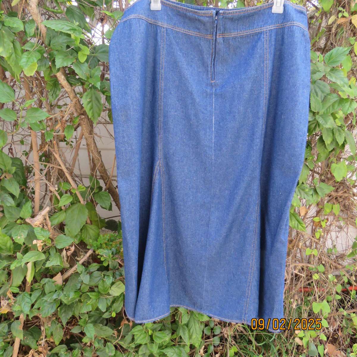 Blue denim gored jean paneled cotton skirt size 46.