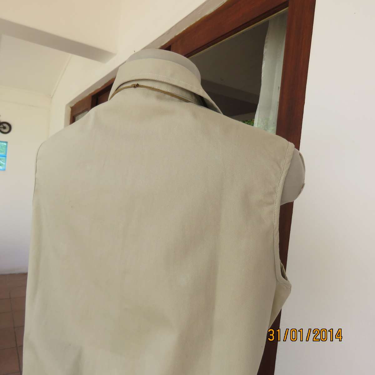 Cool ecru colour sleeveless 100% cotton open neck collar top.By SUPPLY Co. Size 36. As new condition