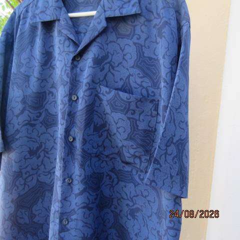 WOOLWORTHS men's short sleeve blue printed polyester casual shirt with side slits size large