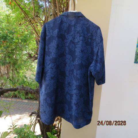 WOOLWORTHS men's short sleeve blue printed polyester casual shirt with side slits size large