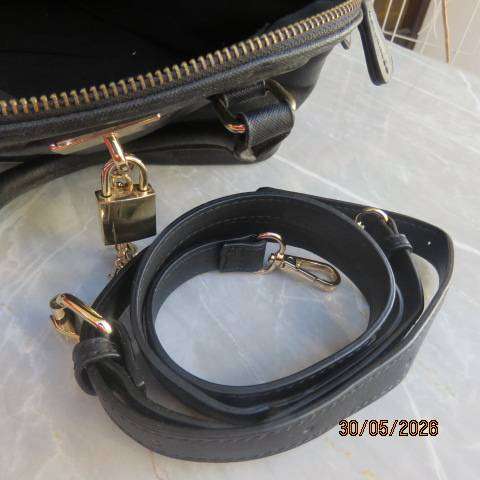 ALDO black hand-sling bag with zip-up closure and gilded lock and key. Never used
