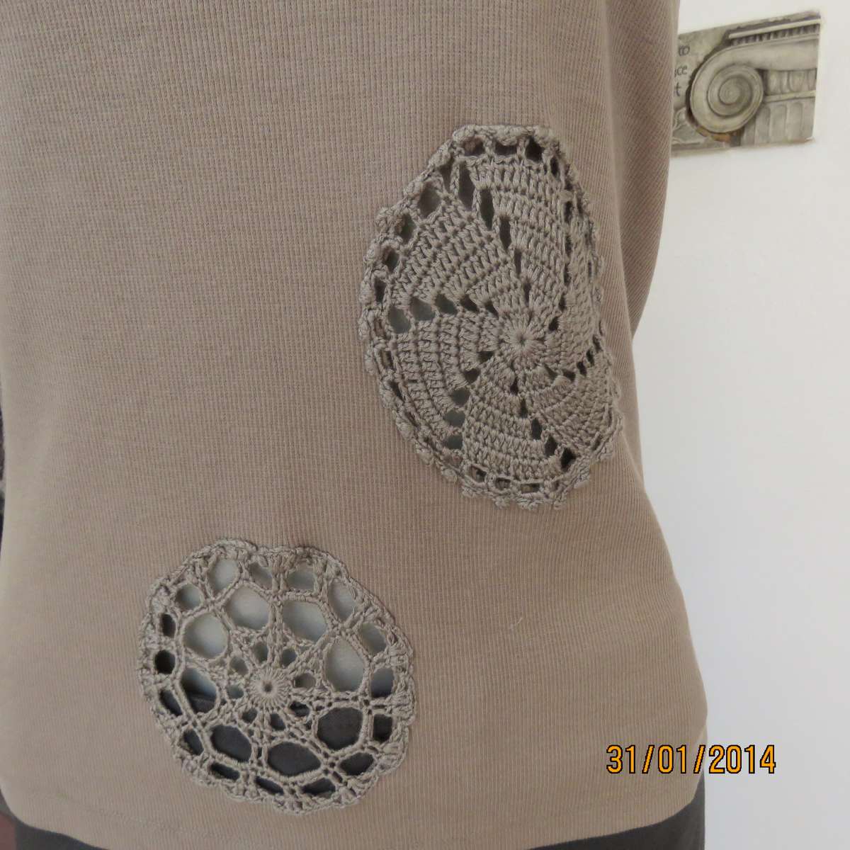 QUEENSPARK sage green strappy top in 100% ribbed cotton. Size 36 to 38. Crochet circle inlays.As new