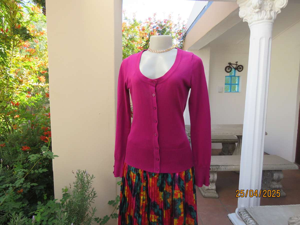 INWEAR magenta pink polyester-acrylic knitted long sleeve size 36 cardigan.
