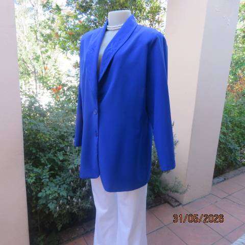 SOFT BLOUSE Royal blue Jacket-top with embroidered collar and 2-button closure. Size 40-42