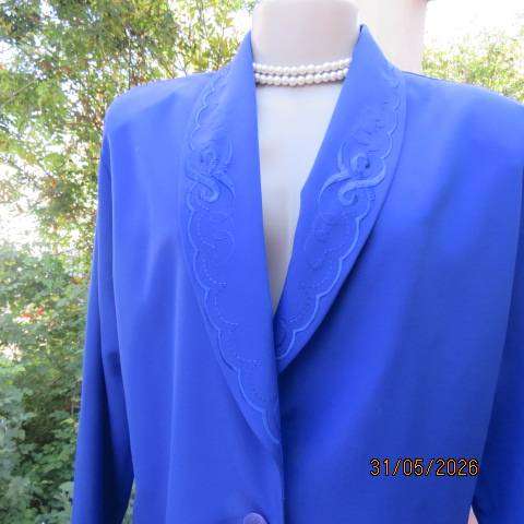 SOFT BLOUSE Royal blue Jacket-top with embroidered collar and 2-button closure. Size 40-42