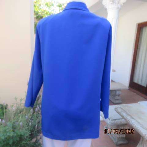SOFT BLOUSE Royal blue Jacket-top with embroidered collar and 2-button closure. Size 40-42