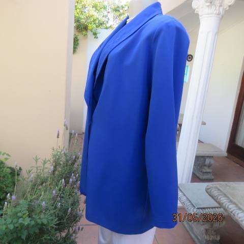 SOFT BLOUSE Royal blue Jacket-top with embroidered collar and 2-button closure. Size 40-42