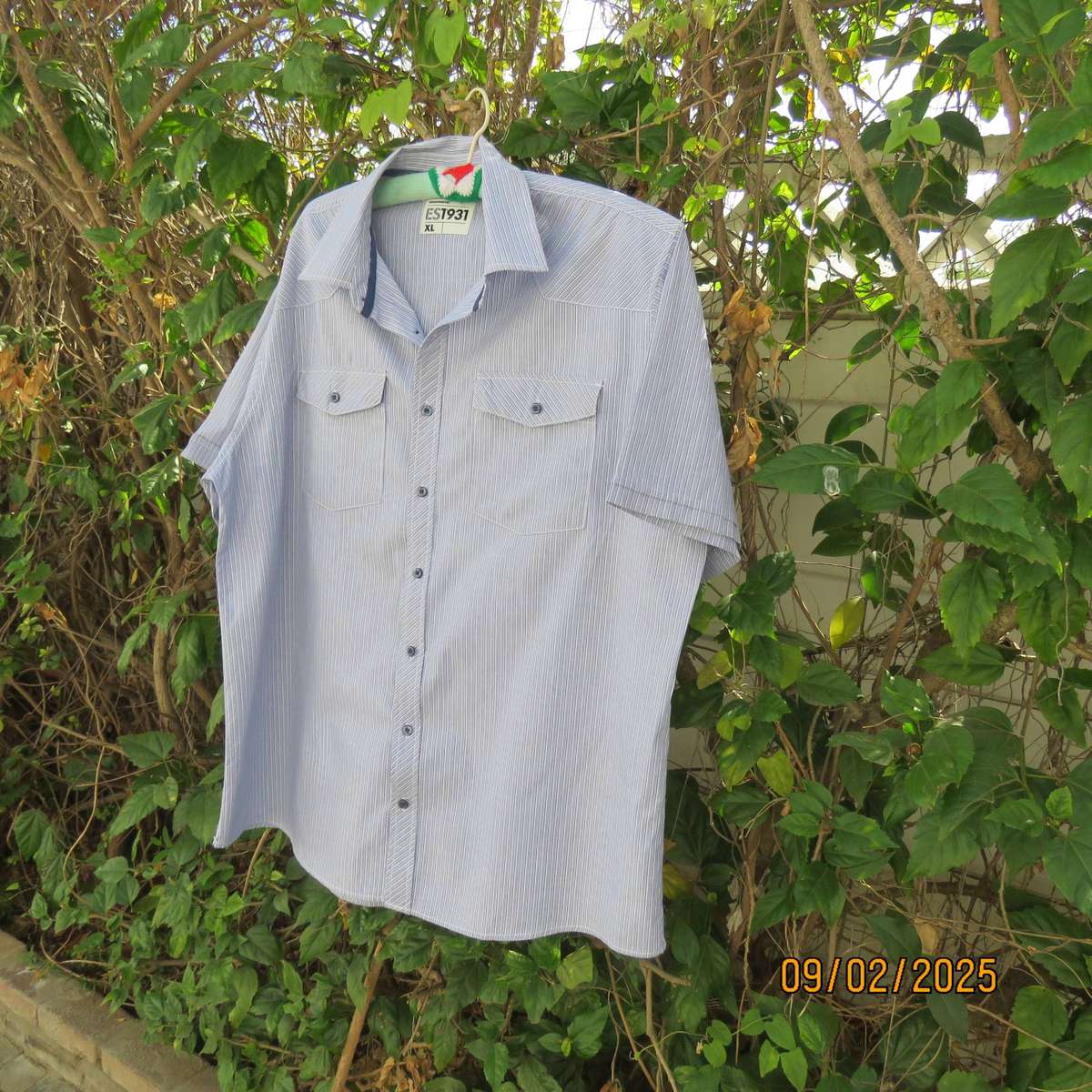ES1931 blue-white vertical striped short sleeve cotton short sleeve shirt size XL.