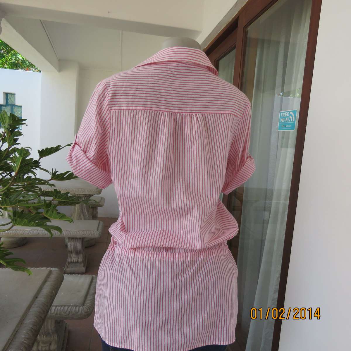 Casual white-red vertical striped long top with drawstring on hips. Size 36. 100% cotton. As new