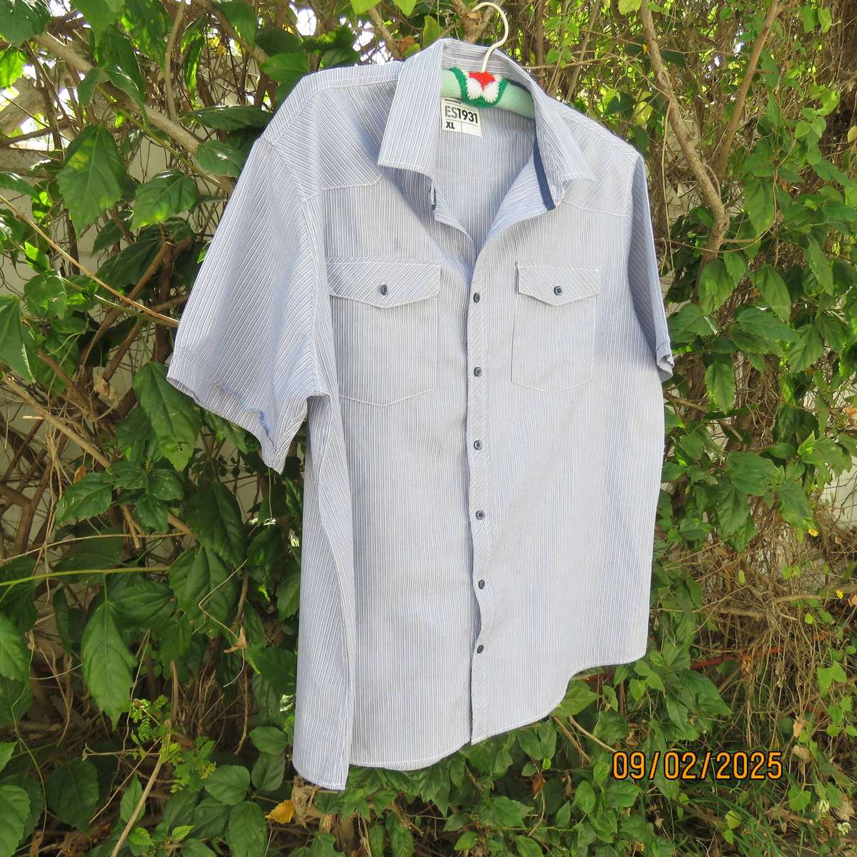 ES1931 blue-white vertical striped short sleeve cotton short sleeve shirt size XL.