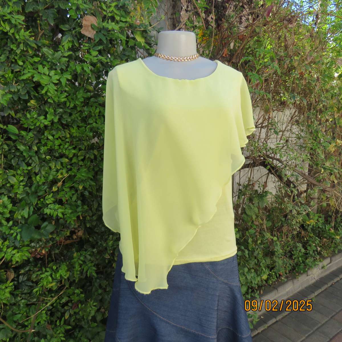 INSPIRE amber yellow sleeveless stretch cotton top with sheer overlay. Size 40