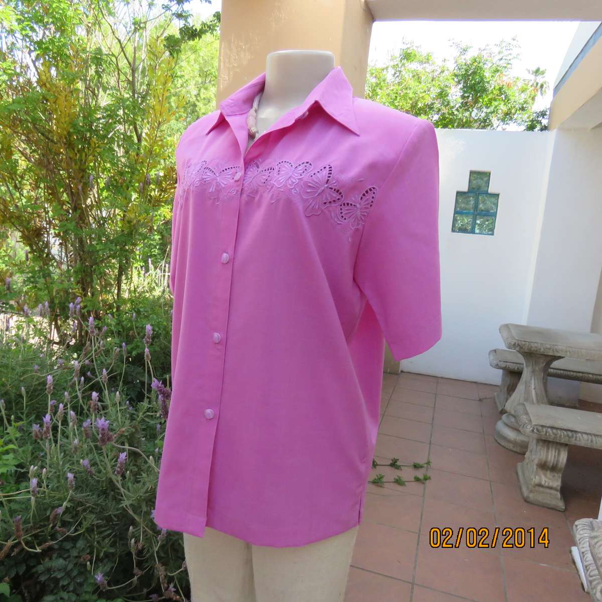 High quality QUEENLY violet colour short sleeve top. With butterfly embroidery.Size 40. As new.