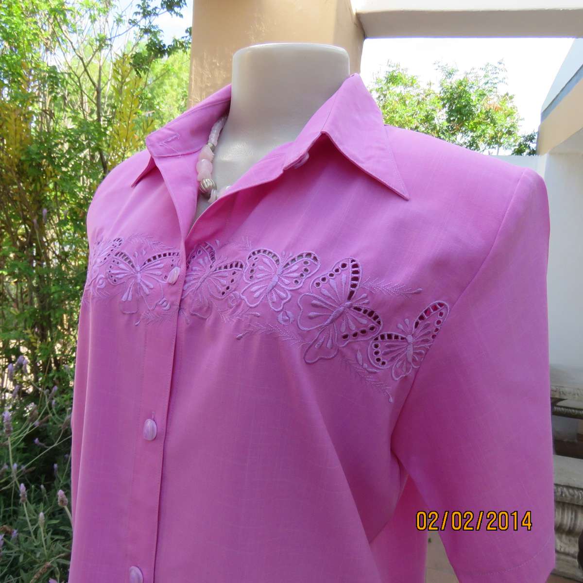 High quality QUEENLY violet colour short sleeve top. With butterfly embroidery.Size 40. As new.