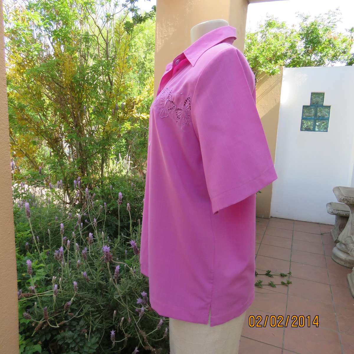 High quality QUEENLY violet colour short sleeve top. With butterfly embroidery.Size 40. As new.