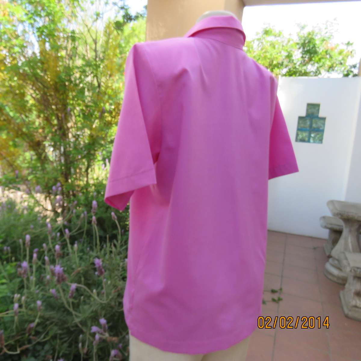 High quality QUEENLY violet colour short sleeve top. With butterfly embroidery.Size 40. As new.