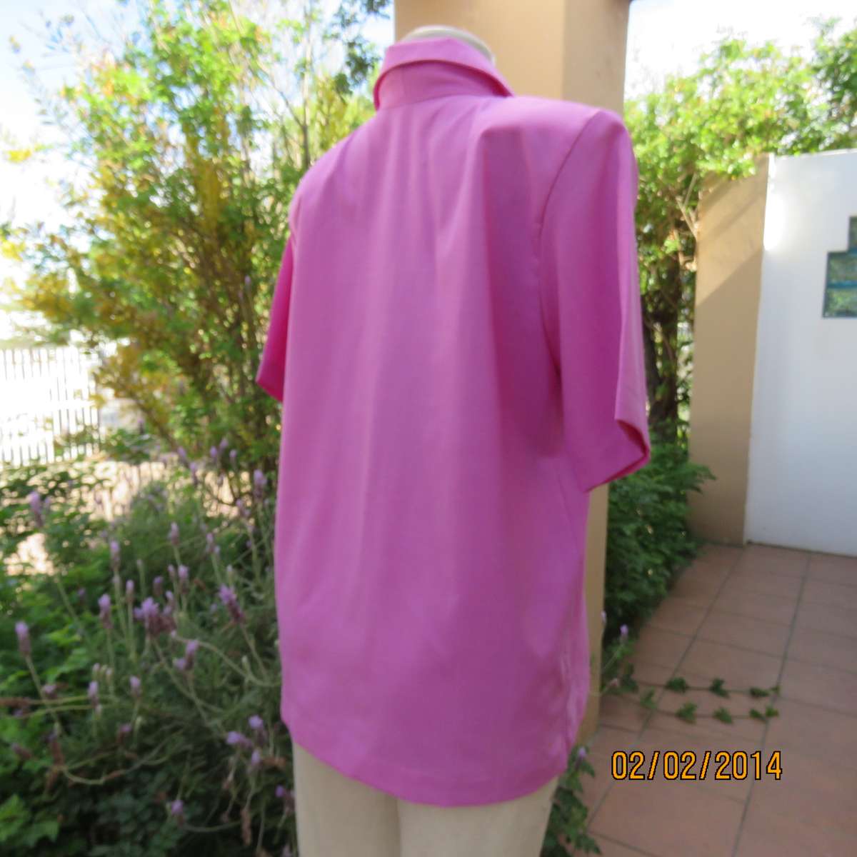 High quality QUEENLY violet colour short sleeve top. With butterfly embroidery.Size 40. As new.