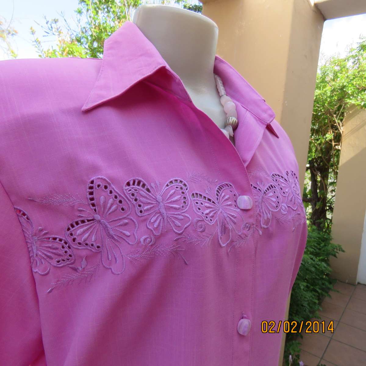 High quality QUEENLY violet colour short sleeve top. With butterfly embroidery.Size 40. As new.