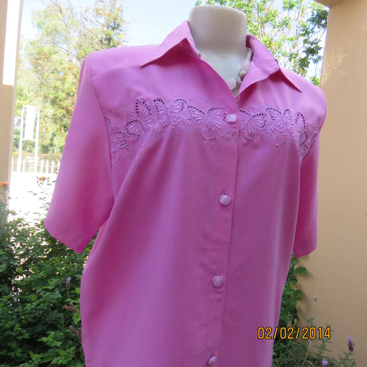 High quality QUEENLY violet colour short sleeve top. With butterfly embroidery.Size 40. As new.