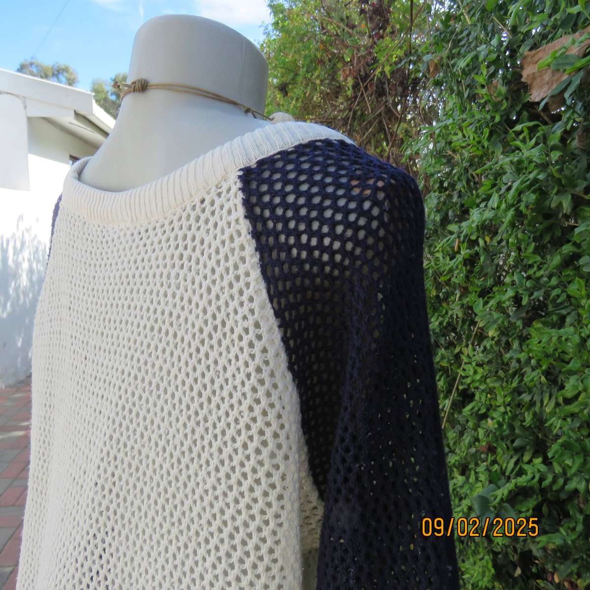 Cream acrylic knit slip over top with long navy raglan sleeves size 40