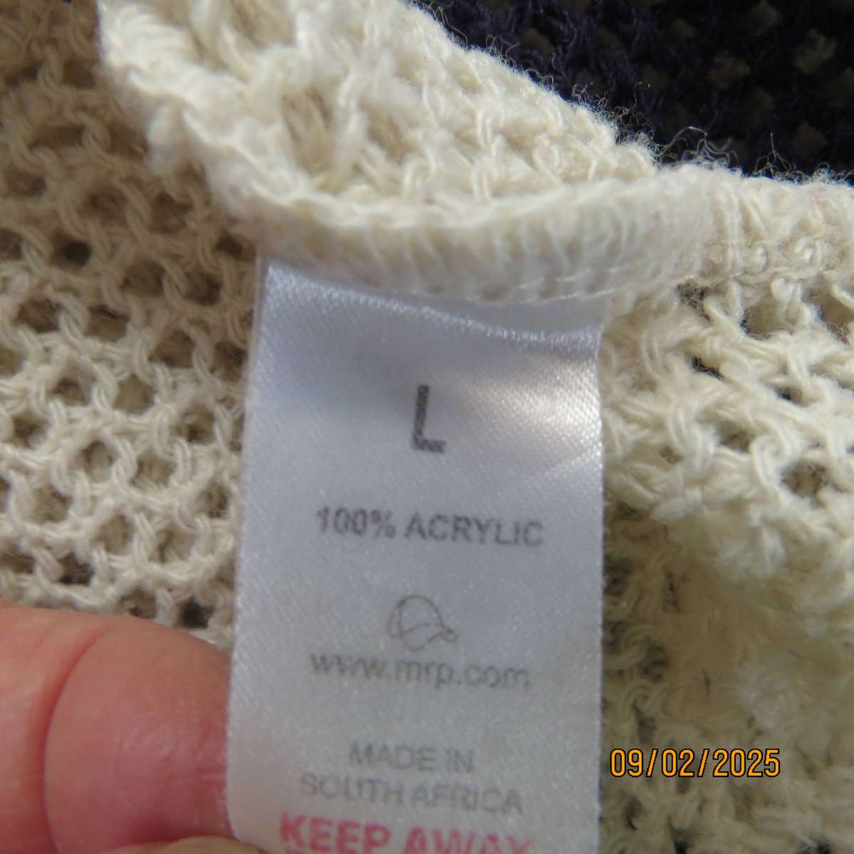 Cream acrylic knit slip over top with long navy raglan sleeves size 40