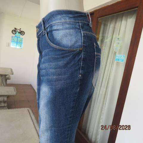 Blue denim cropped jeans for women, polycotton stretch, size 38-40 Unique look