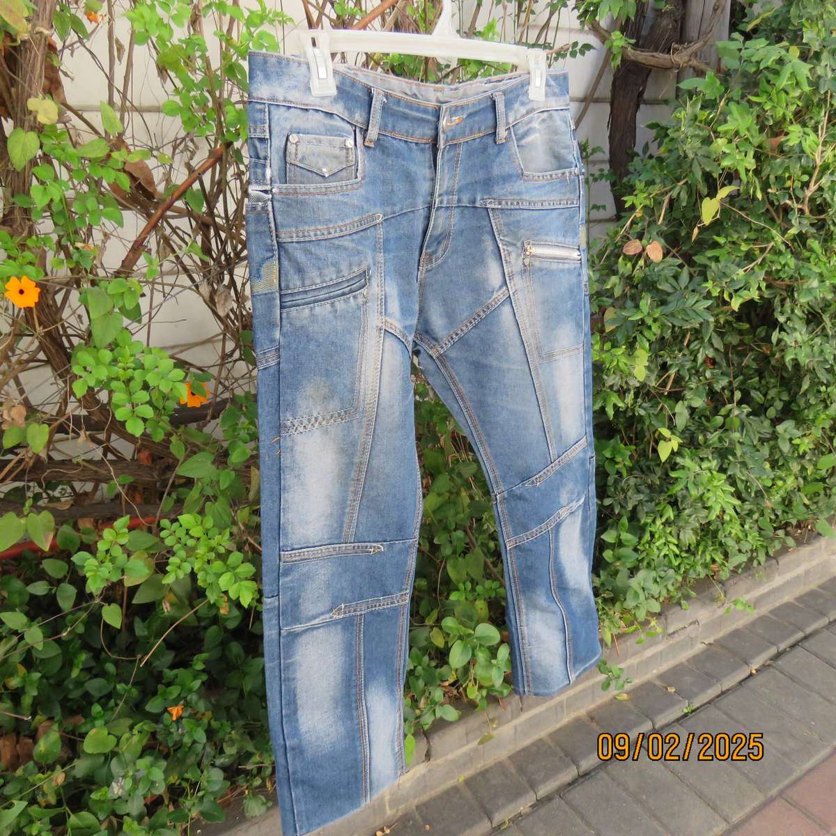 BJ blue cotton fashion cropped jeans from Thailand in size 36