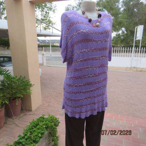 Jacaranda colour slip over cotton-acrylic knitted top with lace stitch horizontal lines. Size 46
