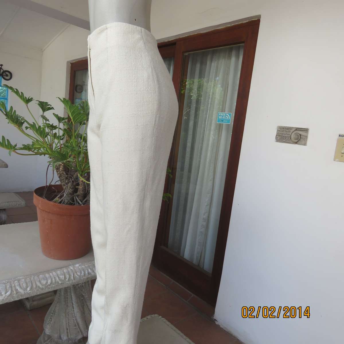 High waisted dream slim bandless pants best fit for size 35-11. Textured woo-polyester. Fully lined.