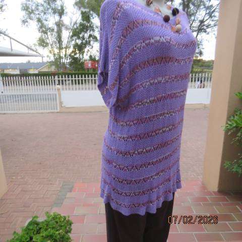 Jacaranda colour slip over cotton-acrylic knitted top with lace stitch horizontal lines. Size 46