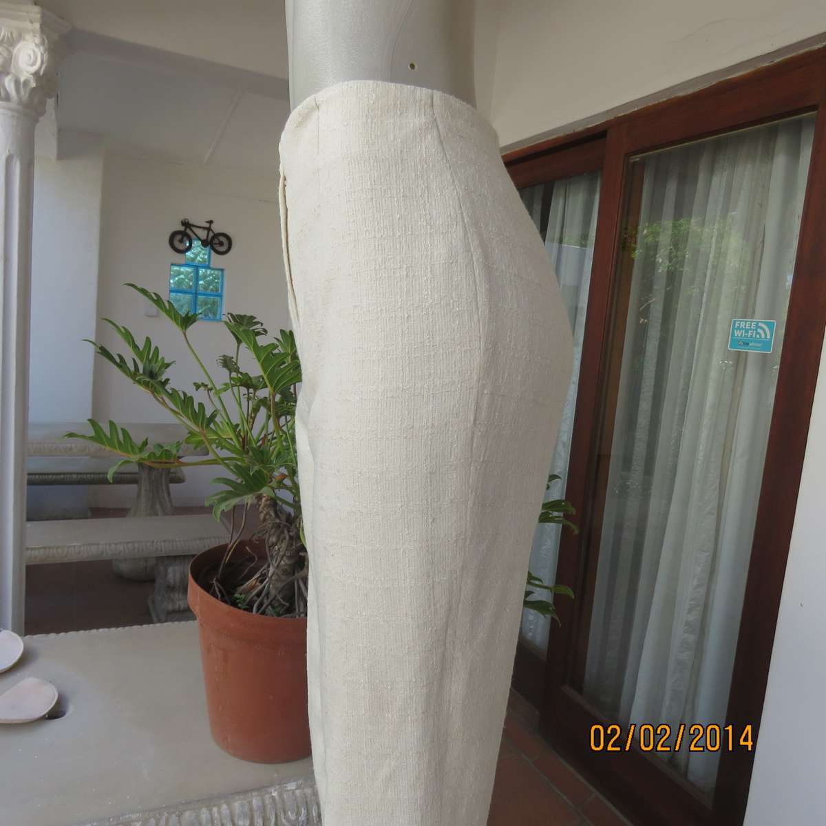 High waisted dream slim bandless pants best fit for size 35-11. Textured woo-polyester. Fully lined.