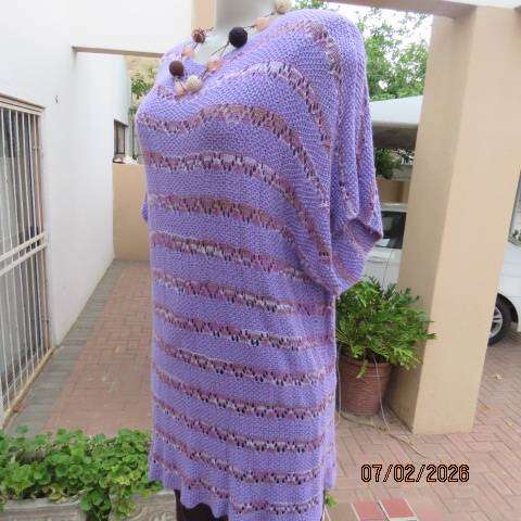 Jacaranda colour slip over cotton-acrylic knitted top with lace stitch horizontal lines. Size 46