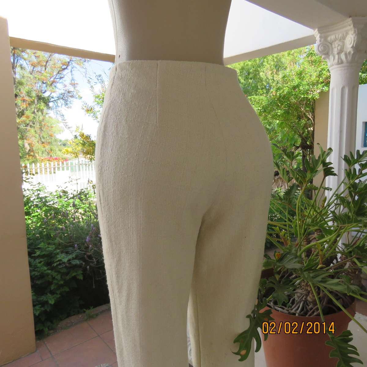 High waisted dream slim bandless pants best fit for size 35-11. Textured woo-polyester. Fully lined.