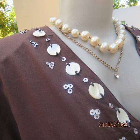Marks & Spencer dark brown cotton V-neck slip-over top with shell circle decoration, size 44