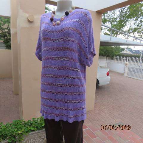 Jacaranda colour slip over cotton-acrylic knitted top with lace stitch horizontal lines. Size 46