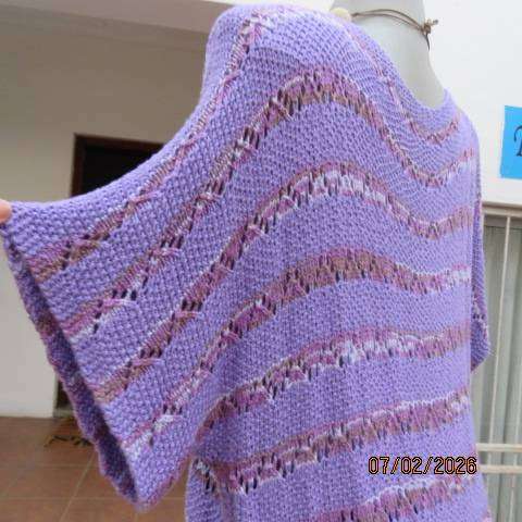 Jacaranda colour slip over cotton-acrylic knitted top with lace stitch horizontal lines. Size 46