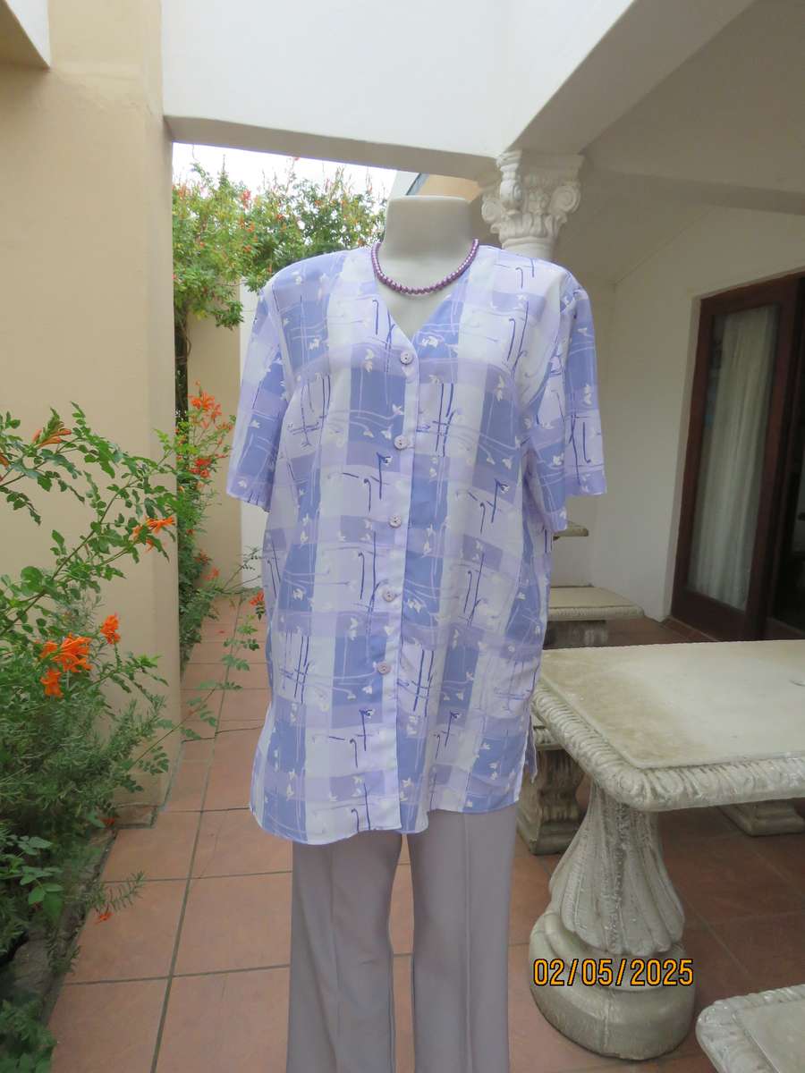 GEE WIZ collarless V neck button down lilac colour blocked short sleeve top. Size 42