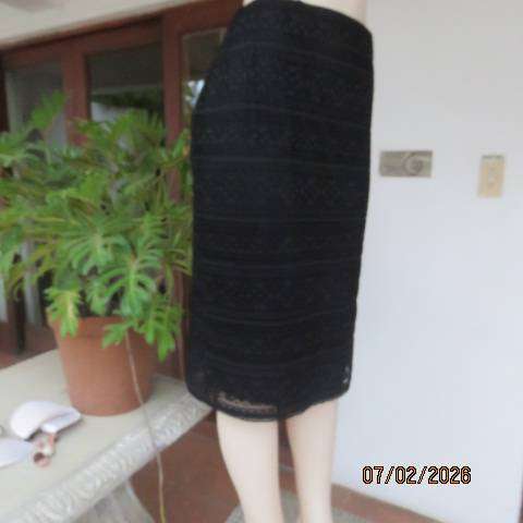 Very black stretch polyester pencil skirt with 2 layers - top layer in stretch lace. Size 40