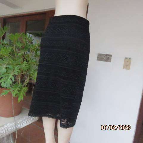 Very black stretch polyester pencil skirt with 2 layers - top layer in stretch lace. Size 40