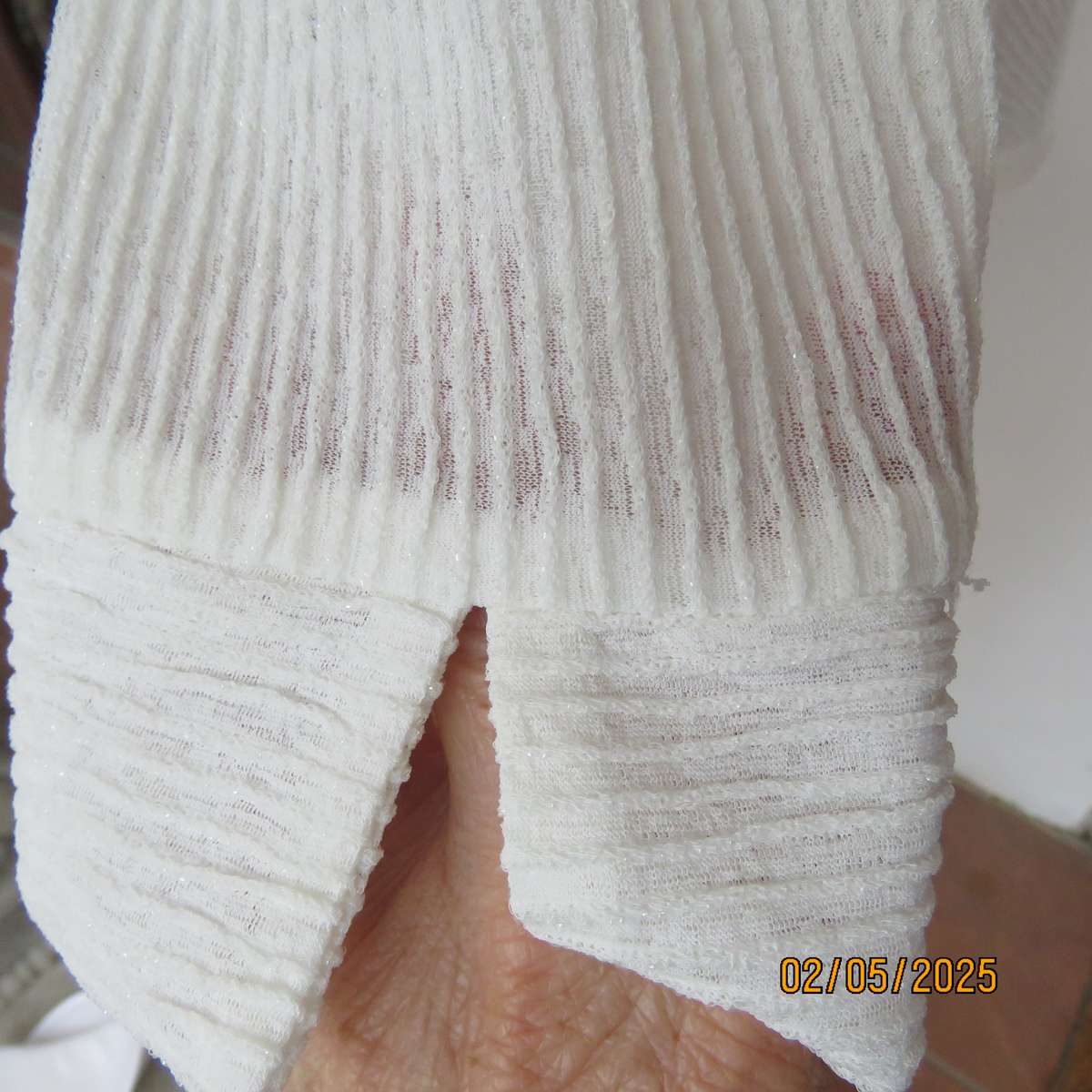 TOPIC luxury light cream poly-lurex stretch textured top size 34.