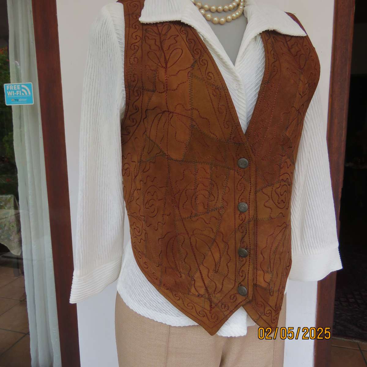 DUCHINI waistcoat in genuine brown stitched leather. Satin back. Size 34.