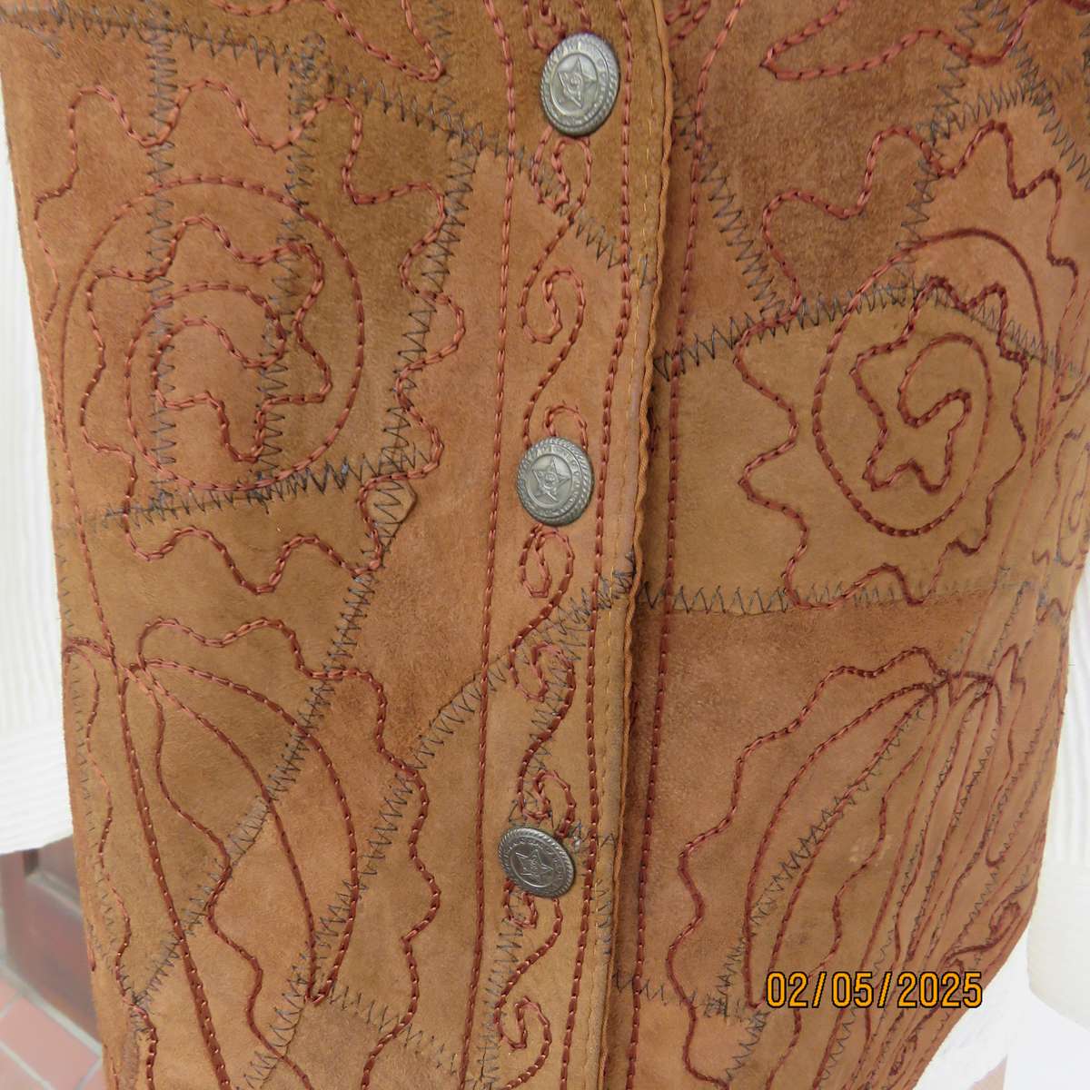 DUCHINI waistcoat in genuine brown stitched leather. Satin back. Size 34.