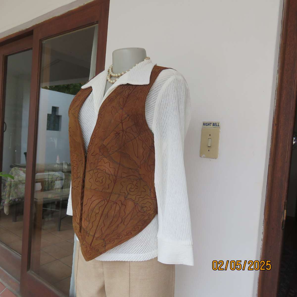 DUCHINI waistcoat in genuine brown stitched leather. Satin back. Size 34.