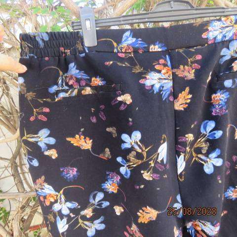 DONNA black stretch polyester skinny pants with blue and crimson floral print, size 46