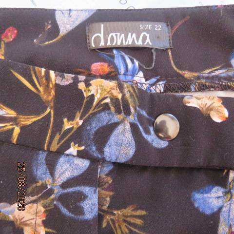 DONNA black stretch polyester skinny pants with blue and crimson floral print, size 46