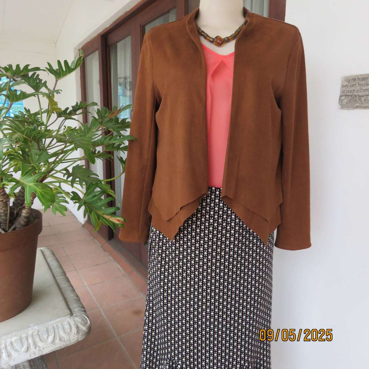 VOGUE Fashion golden brown suede look open cropped jacket size 36.