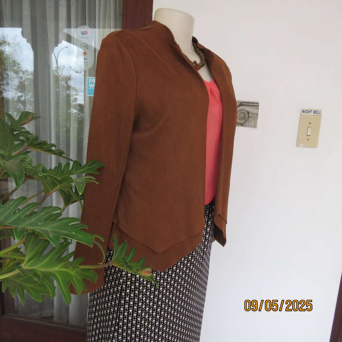 VOGUE Fashion golden brown suede look open cropped jacket size 36.