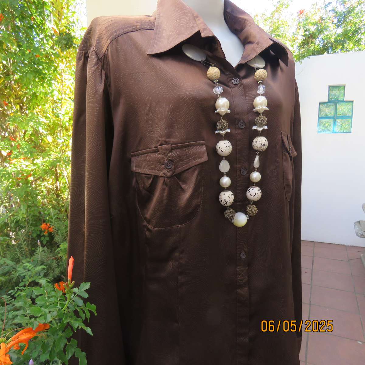 KAELYN MAX Los Angeles brown long sleeve silky stretch polyester top with gold glam twirls. Size 50